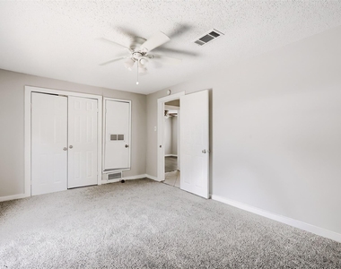 1050 Dubois Street - Photo Thumbnail 8