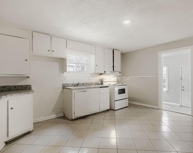 1050 Dubois Street - Photo Thumbnail 5