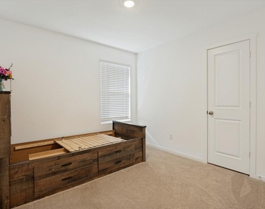 238 Willow Way - Photo Thumbnail 8