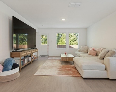 238 Willow Way - Photo Thumbnail 3