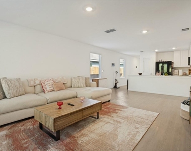 238 Willow Way - Photo Thumbnail 5