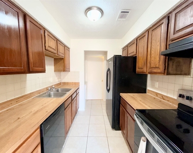 4001 N Garland Avenue - Photo Thumbnail 2
