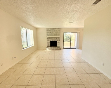 4001 N Garland Avenue - Photo Thumbnail 1