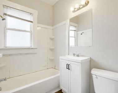 520 E Day Street - Photo Thumbnail 9