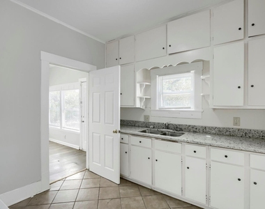 520 E Day Street - Photo Thumbnail 5