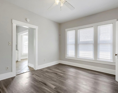 520 E Day Street - Photo Thumbnail 7