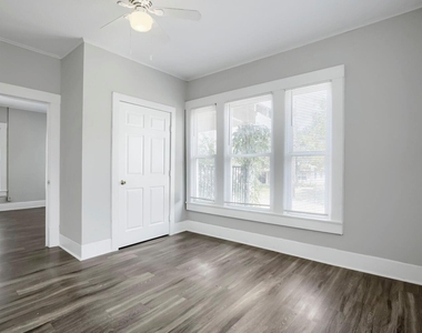 520 E Day Street - Photo Thumbnail 8
