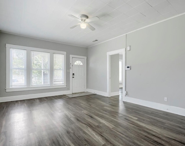 520 E Day Street - Photo Thumbnail 2