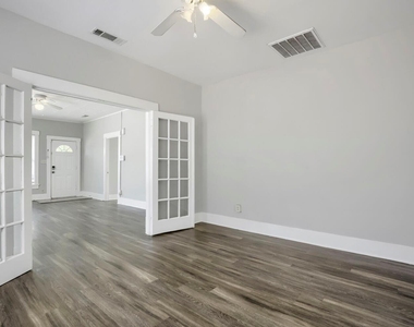 520 E Day Street - Photo Thumbnail 6