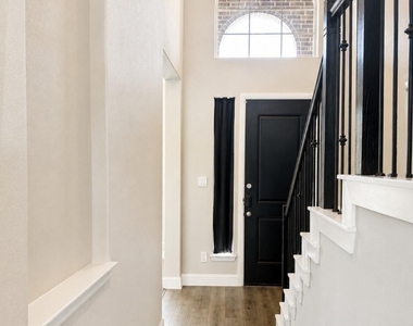 6002 14th Street - Photo Thumbnail 2