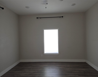 901 S Hall Street - Photo Thumbnail 10