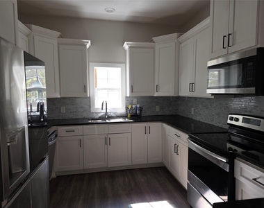 901 S Hall Street - Photo Thumbnail 13
