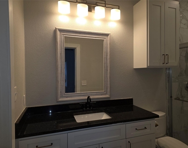 901 S Hall Street - Photo Thumbnail 9