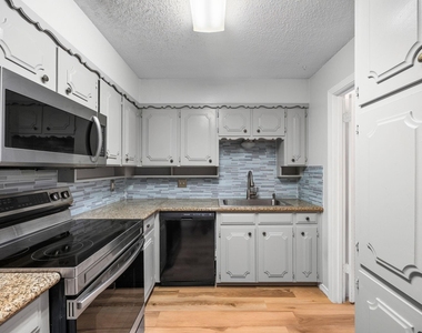 2019 Fleur De Lis Court - Photo Thumbnail 12