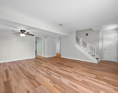 2019 Fleur De Lis Court - Photo Thumbnail 4