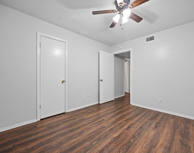 2019 Fleur De Lis Court - Photo Thumbnail 24