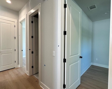 3520 Homan Avenue - Photo Thumbnail 5