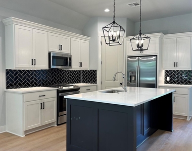 3520 Homan Avenue - Photo Thumbnail 2