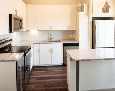 6000 Gaston Avenue - Photo Thumbnail 6