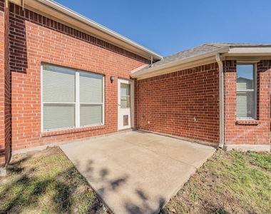 2612 Redcedar Drive - Photo Thumbnail 7