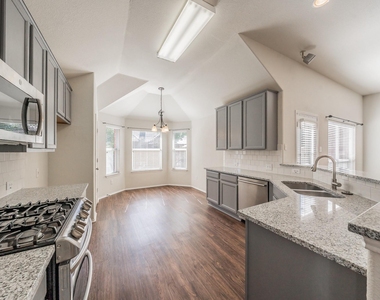 2612 Redcedar Drive - Photo Thumbnail 2