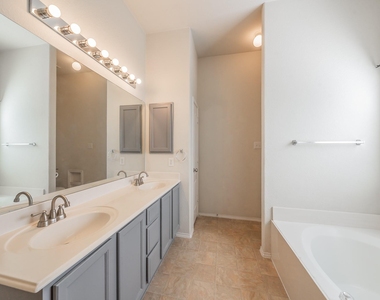 2612 Redcedar Drive - Photo Thumbnail 5