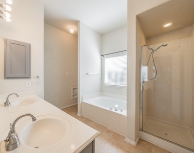 2612 Redcedar Drive - Photo Thumbnail 13