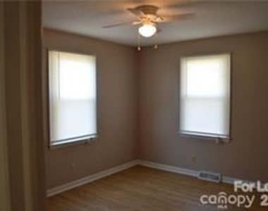 347 Wilson Street - Photo Thumbnail 8