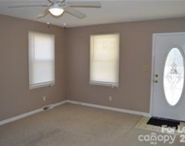 347 Wilson Street - Photo Thumbnail 4