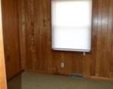 347 Wilson Street - Photo Thumbnail 6