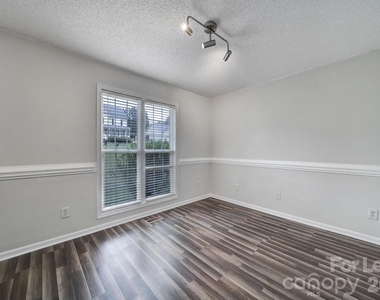 303 Bennington Drive - Photo Thumbnail 18