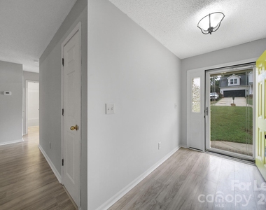 303 Bennington Drive - Photo Thumbnail 2