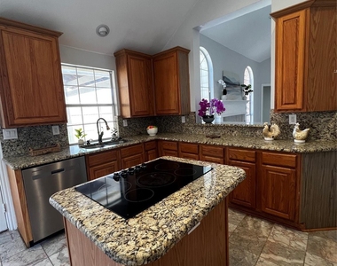 2806 Hammond Drive - Photo Thumbnail 3