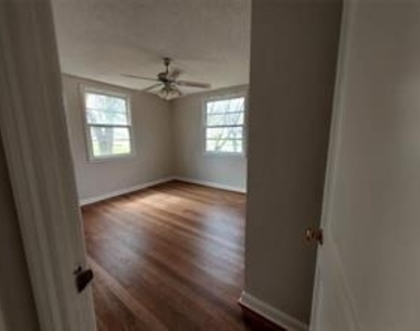 2505 Earl Lane - Photo Thumbnail 9
