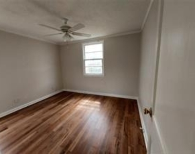 2505 Earl Lane - Photo Thumbnail 10