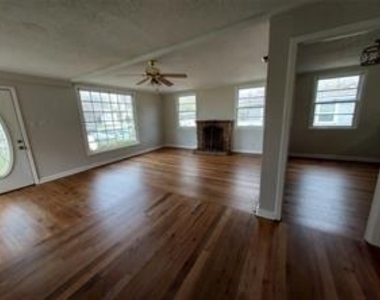 2505 Earl Lane - Photo Thumbnail 8