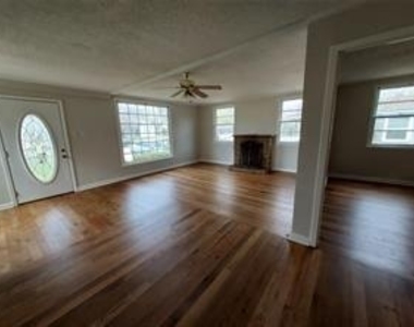 2505 Earl Lane - Photo Thumbnail 6
