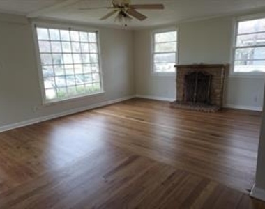 2505 Earl Lane - Photo Thumbnail 4