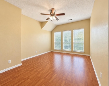 4625 Marguerite Lane - Photo Thumbnail 9