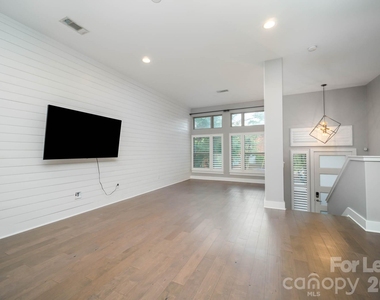 2006 Hawkins Street - Photo Thumbnail 2