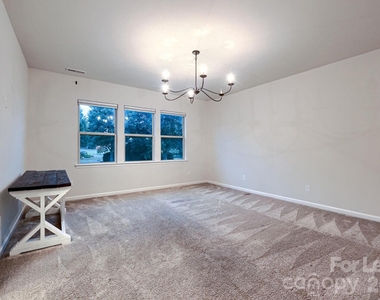1003 Yearden Lane - Photo Thumbnail 15