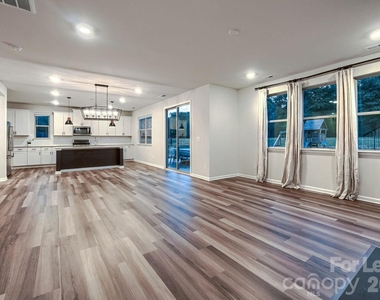 1003 Yearden Lane - Photo Thumbnail 6