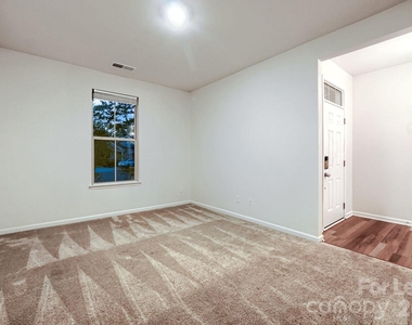 1003 Yearden Lane - Photo Thumbnail 4