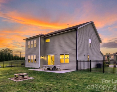 1003 Yearden Lane - Photo Thumbnail 27