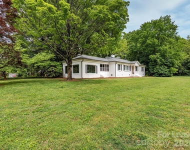 1301 N Sharon Amity Road - Photo Thumbnail 23