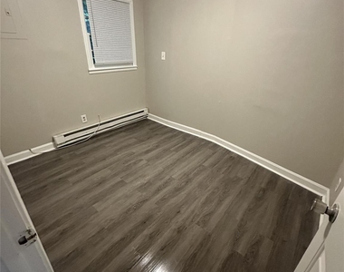 435 Arlington Circle - Photo Thumbnail 4