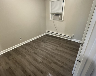 435 Arlington Circle - Photo Thumbnail 3