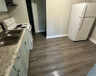 435 Arlington Circle - Photo Thumbnail 2