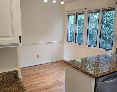 111 Bluffview Lane - Photo Thumbnail 7