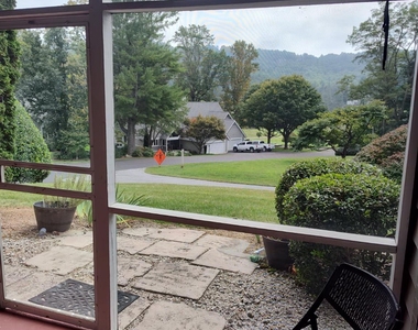 111 Bluffview Lane - Photo Thumbnail 14